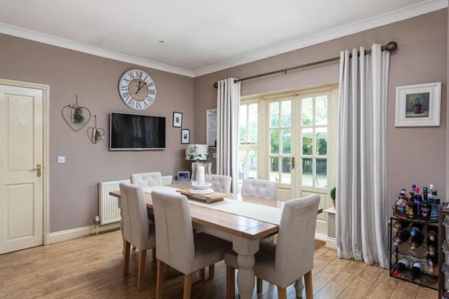 4 bed Detached for sale Image 9