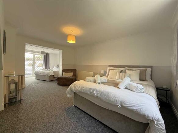 5 bed House for sale Image 12