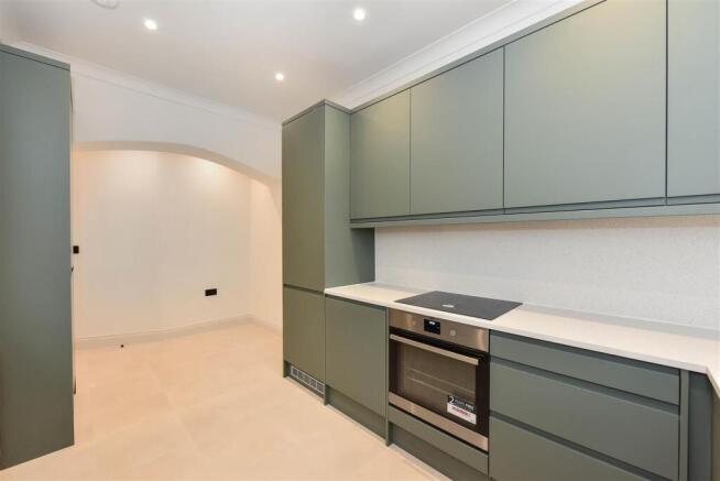 64 Queensway (10).JPG