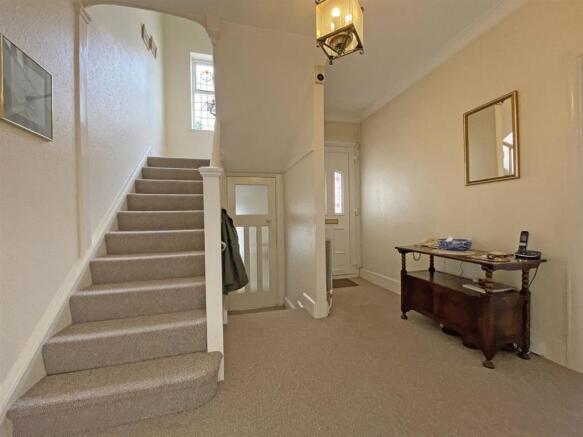 Venn grove 39 entrance hall for inside 1.jpg