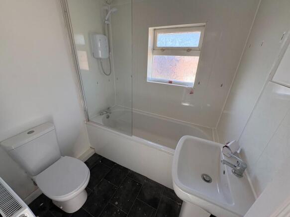 3 bed Semi-Detached to rent Image 10