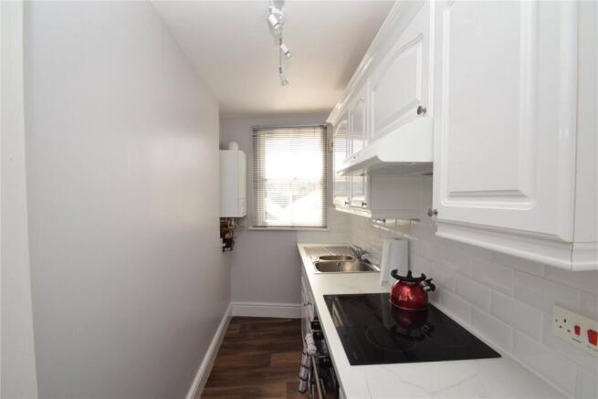 3 bed Apartment to rent Image 4