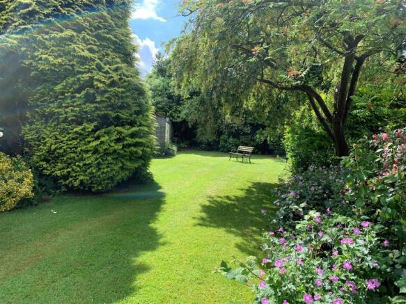 18 Queensbury garden 4.jpg