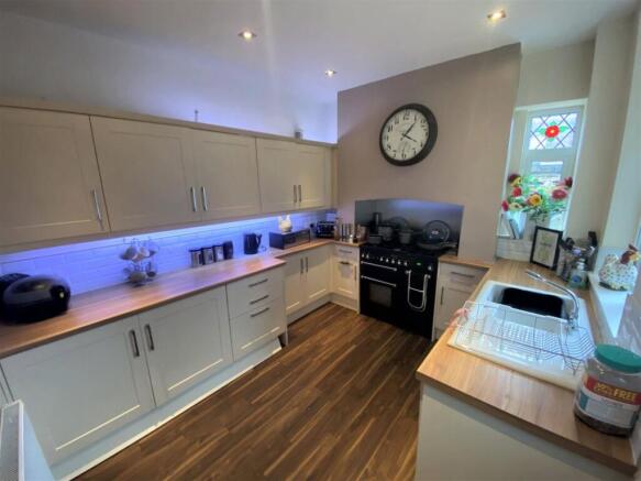 3 bed Terraced for sale Image 11