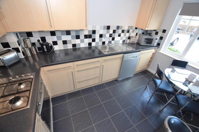 KITCHEN/BREAKFAST RO