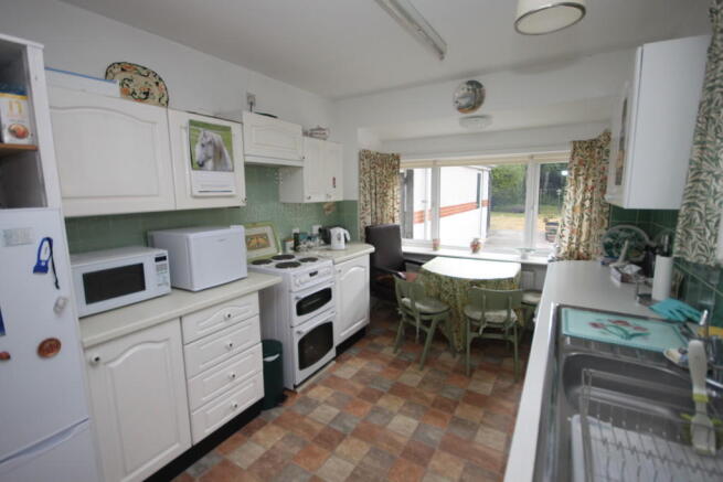 Kitchen/Breakfast...