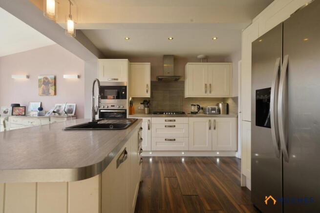 4 bed Detached for sale Image 8