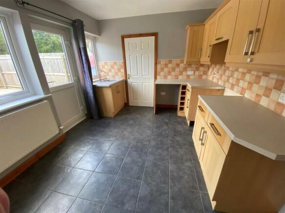 Kitchen 2.jpg