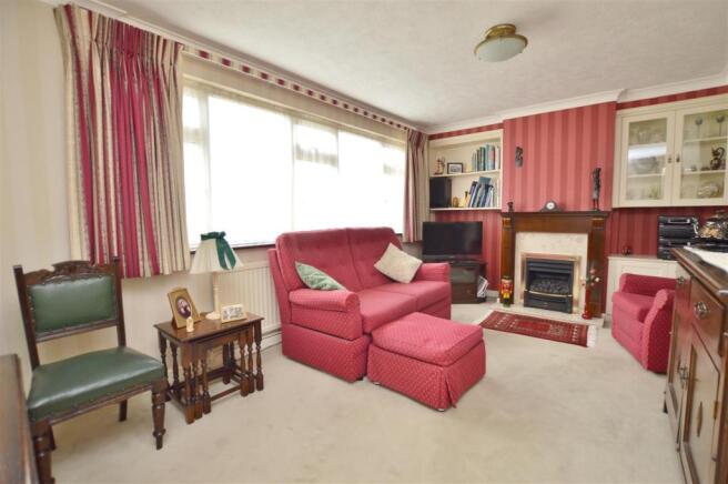 LOUNGE: