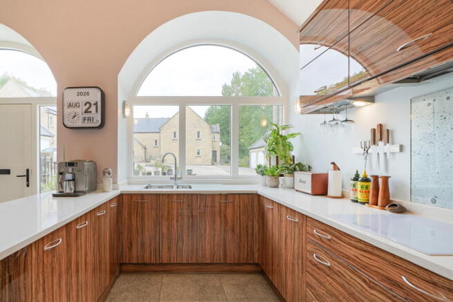 4 bed Town House for sale Image 6