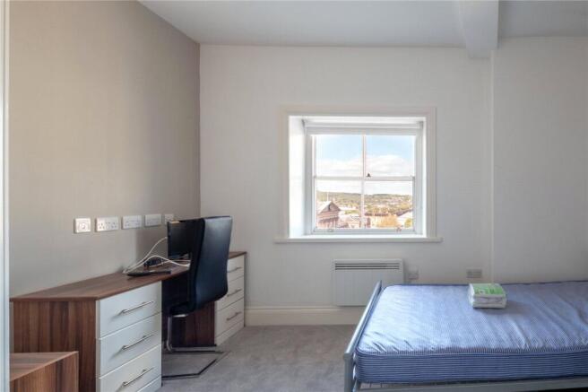 1 bed Apartment to rent Image 6
