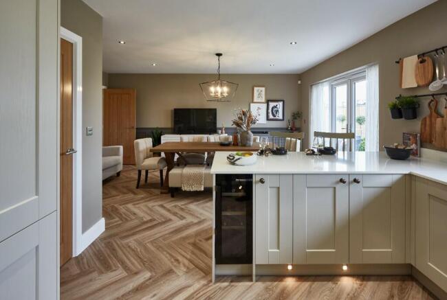 5 bed Detached for sale Image 4
