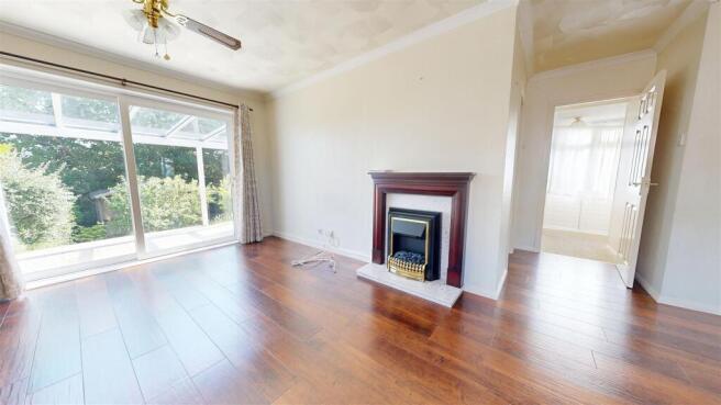 LIVING ROOM PIC 1.jpg