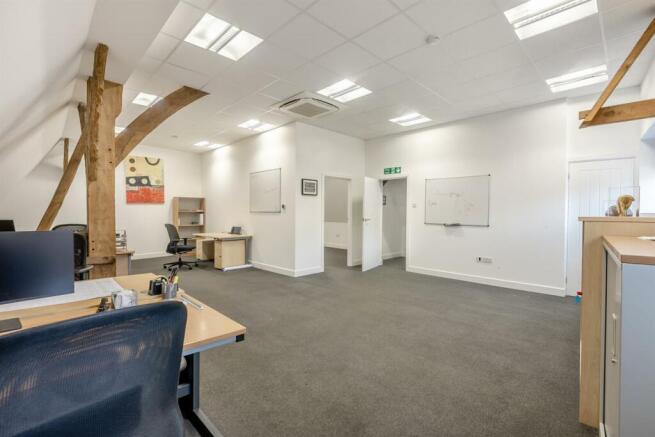 8608560-interior42.jpg