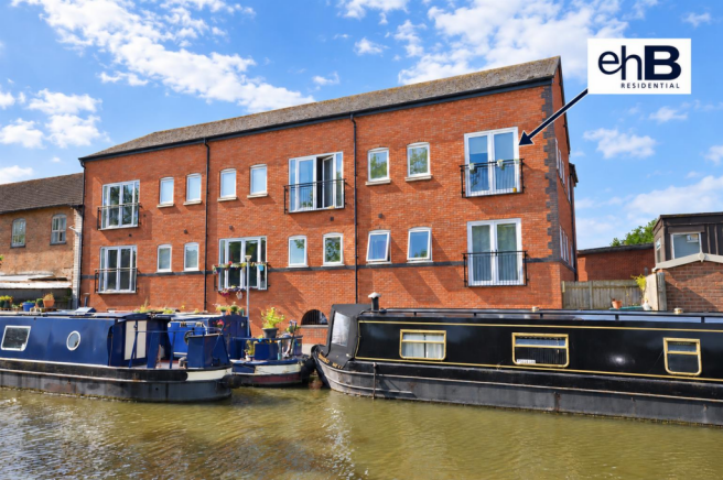 2-bed flat on Wharf Street, Warwick, £194,000