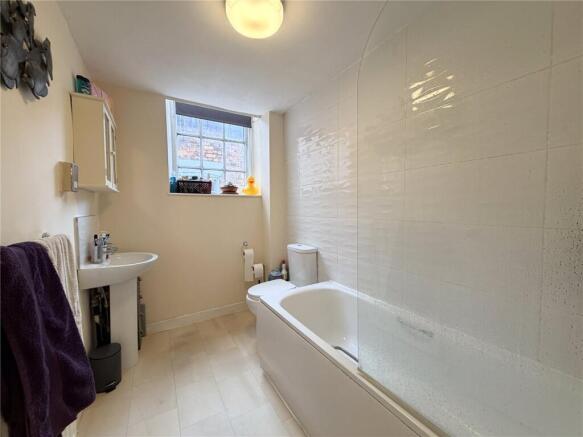 2 bed Apartment for sale Image 5