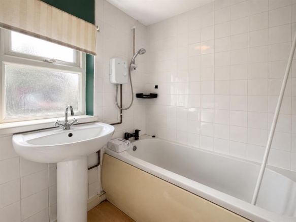 2 bed Terraced for sale Image 3