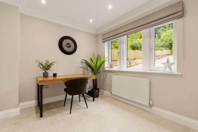 4 bed Detached for sale Image 11