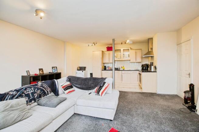 2 bed Apartment for sale Image 12