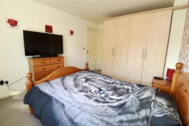 3 bed Semi-Detached for sale Image 7