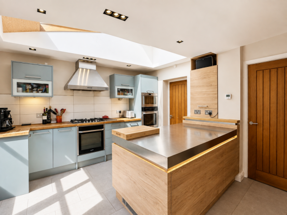 3 bed Semi-Detached for sale Image 7