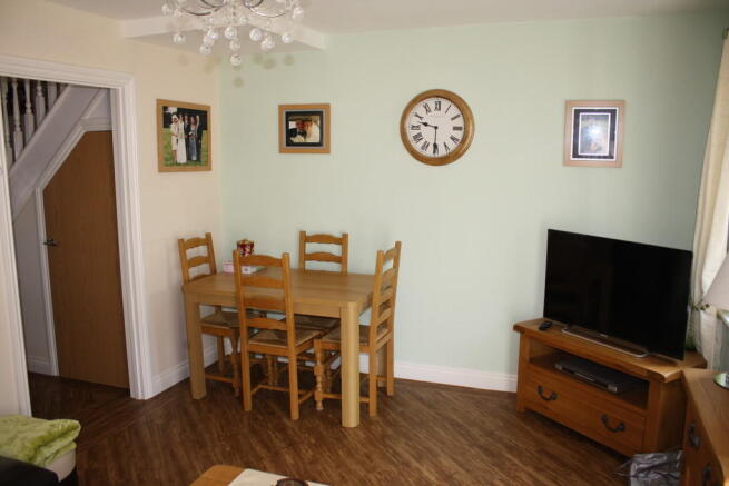 Lounge/Dining Roo...