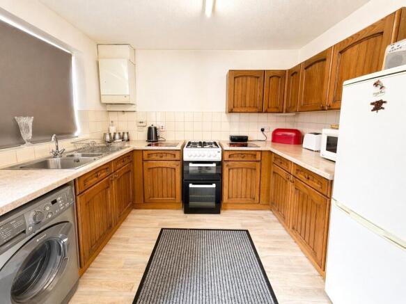 3 bed Semi-Detached for sale Image 6