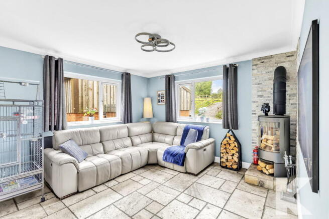 4 bed Detached for sale Image 8