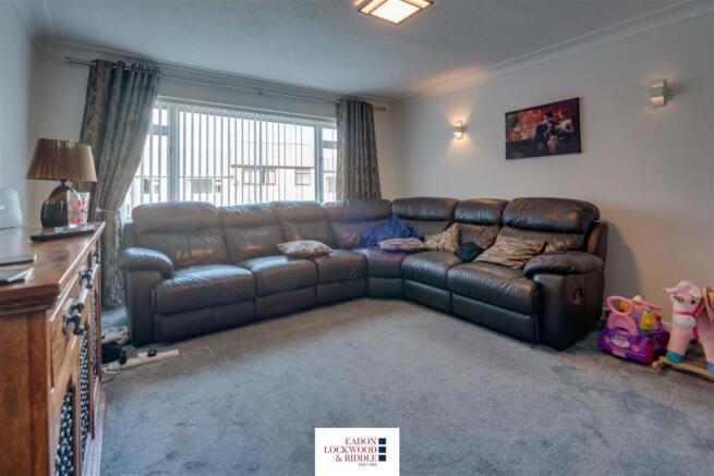 Lounge 1.jpg