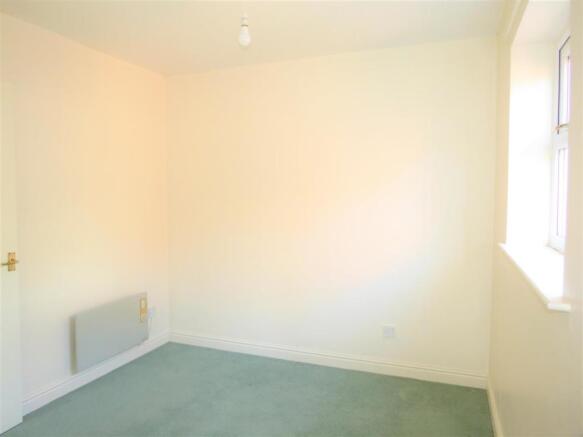 29 Manor Crest - Bed 2.JPG