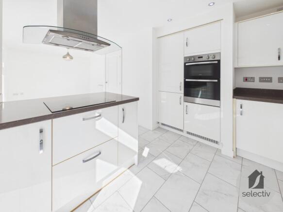 4 bed Detached for sale Image 8