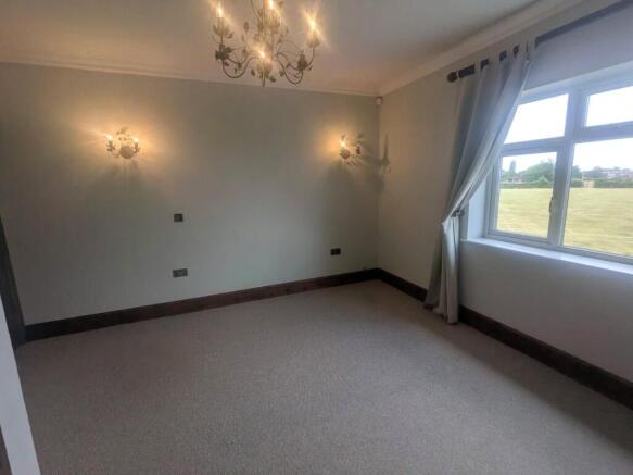 6 bed Semi-Detached to rent Image 5