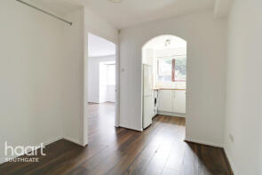 10, Isabella Close, London N14 5QQ