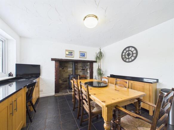 4 bed House for sale Image 6