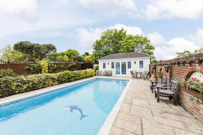 Pool & Pool H...