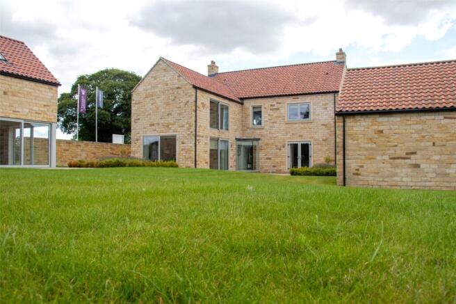 5 bed Detached for sale Image 5