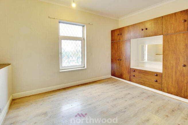 2 bed Terraced to rent Image 5