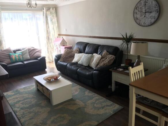 LOUNGE/ DINING ROOM