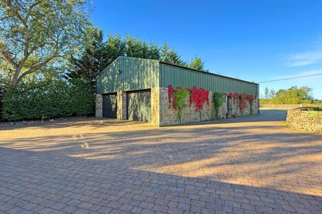 5 bed Detached for sale Image 4
