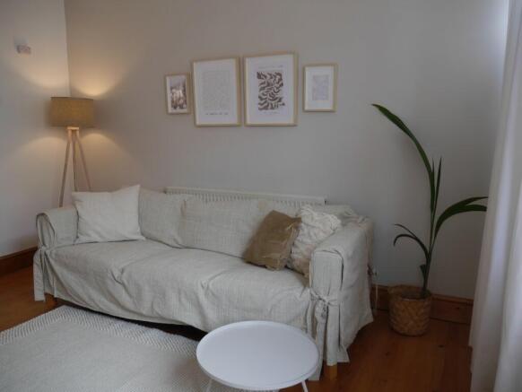 1 bed Terraced to rent Image 6