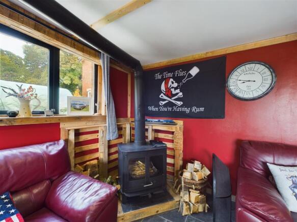 GAMES ROOM/BAR