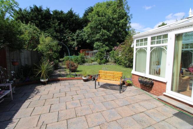 DELIGHTFUL REAR GARDEN