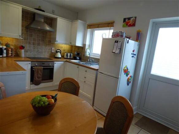 KITCHEN/DINING ROOM