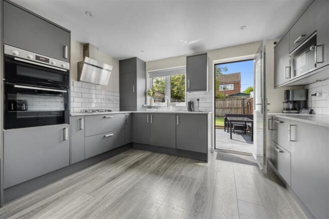 Kitchen 2.jpg