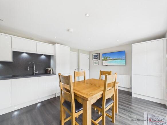 3 bed Semi-Detached for sale Image 8