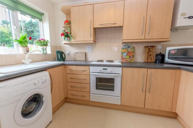kitchen 2.jpg