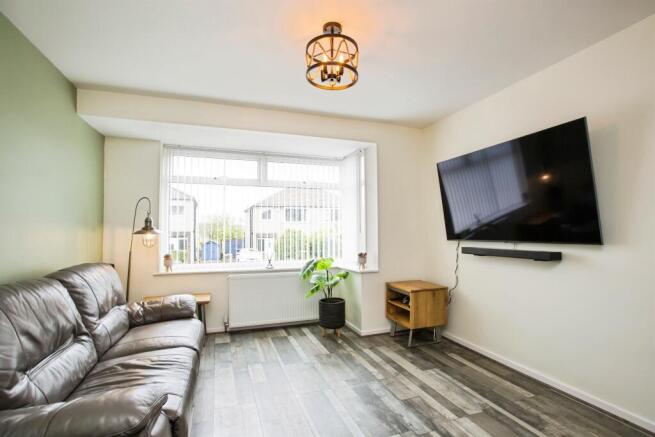 3 bed Semi-Detached for sale Image 6
