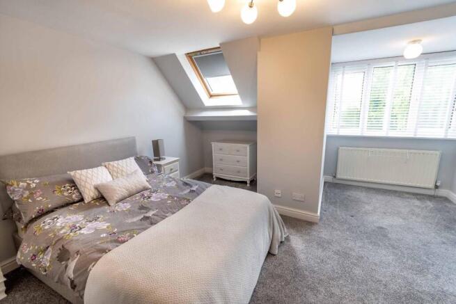 5 bed Detached for sale Image 7