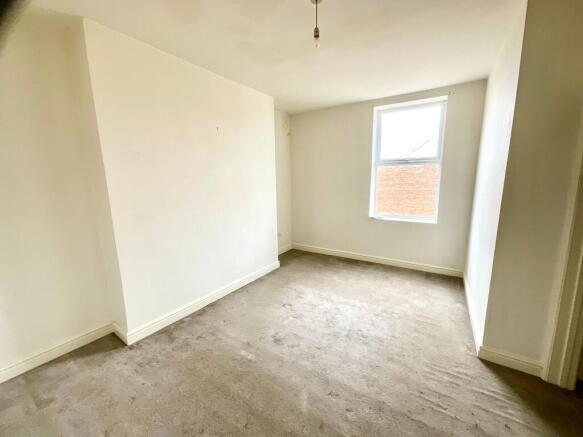 2 bed Flat to rent Image 11