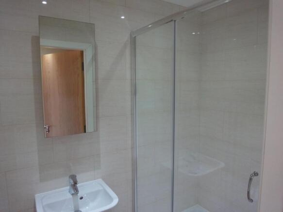 3 bed Apartment to rent Image 5